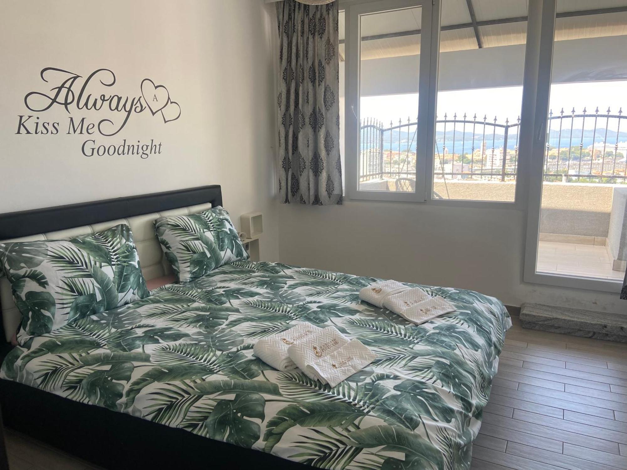 Appartamento Golden View Penthouse Zara Esterno foto